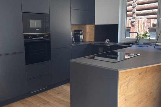 Küche mit Holz